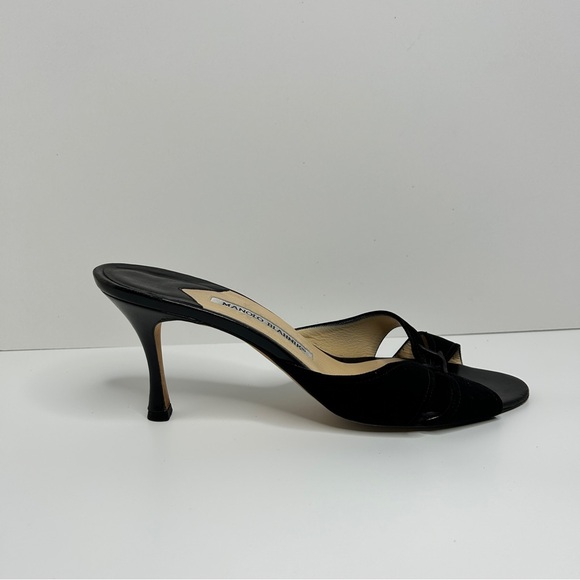 Manolo Blahnik Black Suede kitten heels Sz 40.5 - Picture 2 of 9